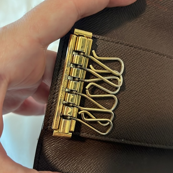 Louis Vuitton Keyring Holder - Picture 6 of 10